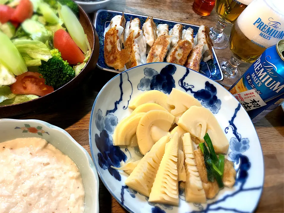 つくね芋トロロ　筍煮物　焼き餃子　サラダ|じゅんさんさん