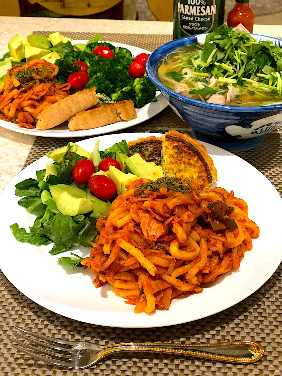 キッシュ&うどんナポリタン🍝！ワンプレート🍽  水菜と豚ばらあったかうどん🍲！|Mayumiさん