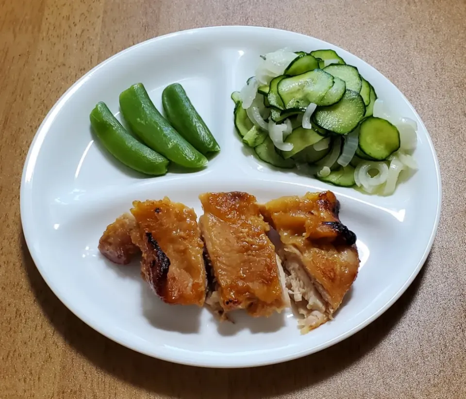 ご馳走みそ漬け焼きチキン
スナップえんどう
新玉ねぎときゅうりのだし酢和え|ナナさん