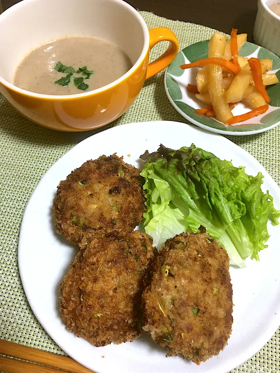 Snapdishの料理写真:春キャベツメンチ　ドライきのこのポタージュ　大根金平|ちぐあささん