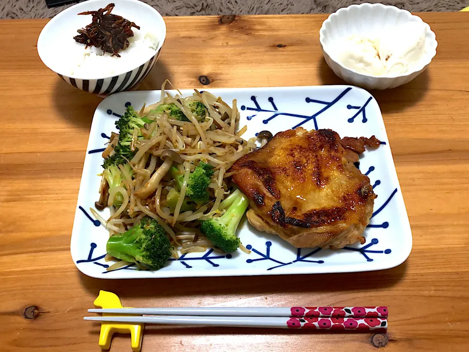 Snapdishの料理写真:とりもも肉のさっぱり照り焼き|saknさん