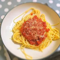 Snapdishの料理写真:Dylan's spaghetti with Ragu sauce|Jo winfieldさん