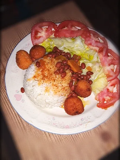 arroz blanco ,habichuela rosada y mini corden blue|Hipolitoさん