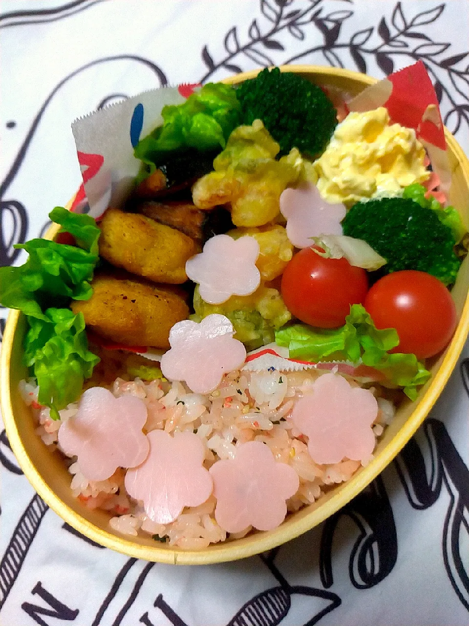 花見(に行けないので、精一杯デコってみた)弁当|ゆっきーさん