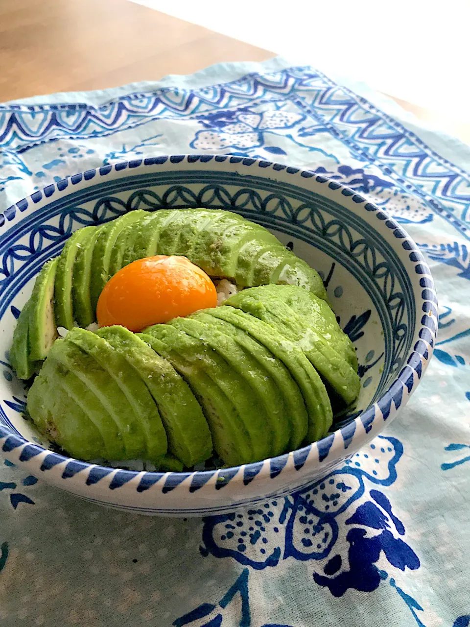 今日からリモートワーク~朝ごはんにアボカド丼🥑|acoさん