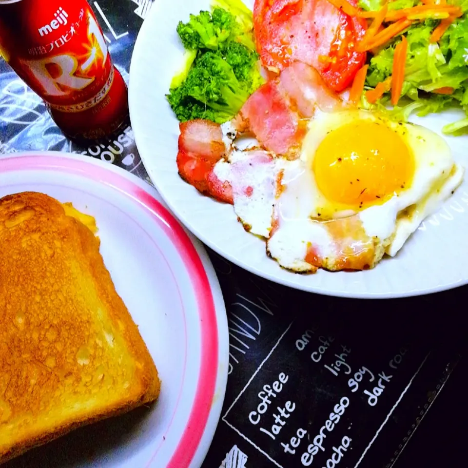 Snapdishの料理写真:today's breakfast!

朝ごパン( ˘ ³˘)♥うま〜ぃ😍

誰か居ない😫⁉️お知らせドアー開かない😫|ペンギンさん