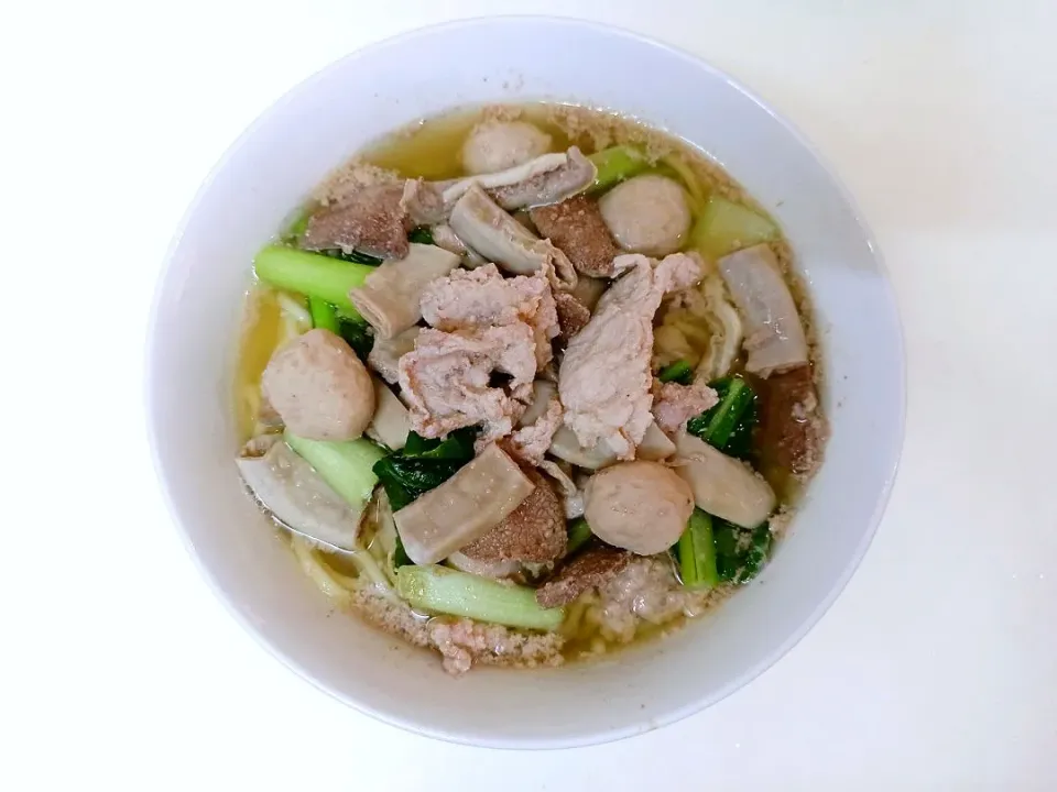 Snapdishの料理写真:Mom's pork noodle 😇|jessiさん