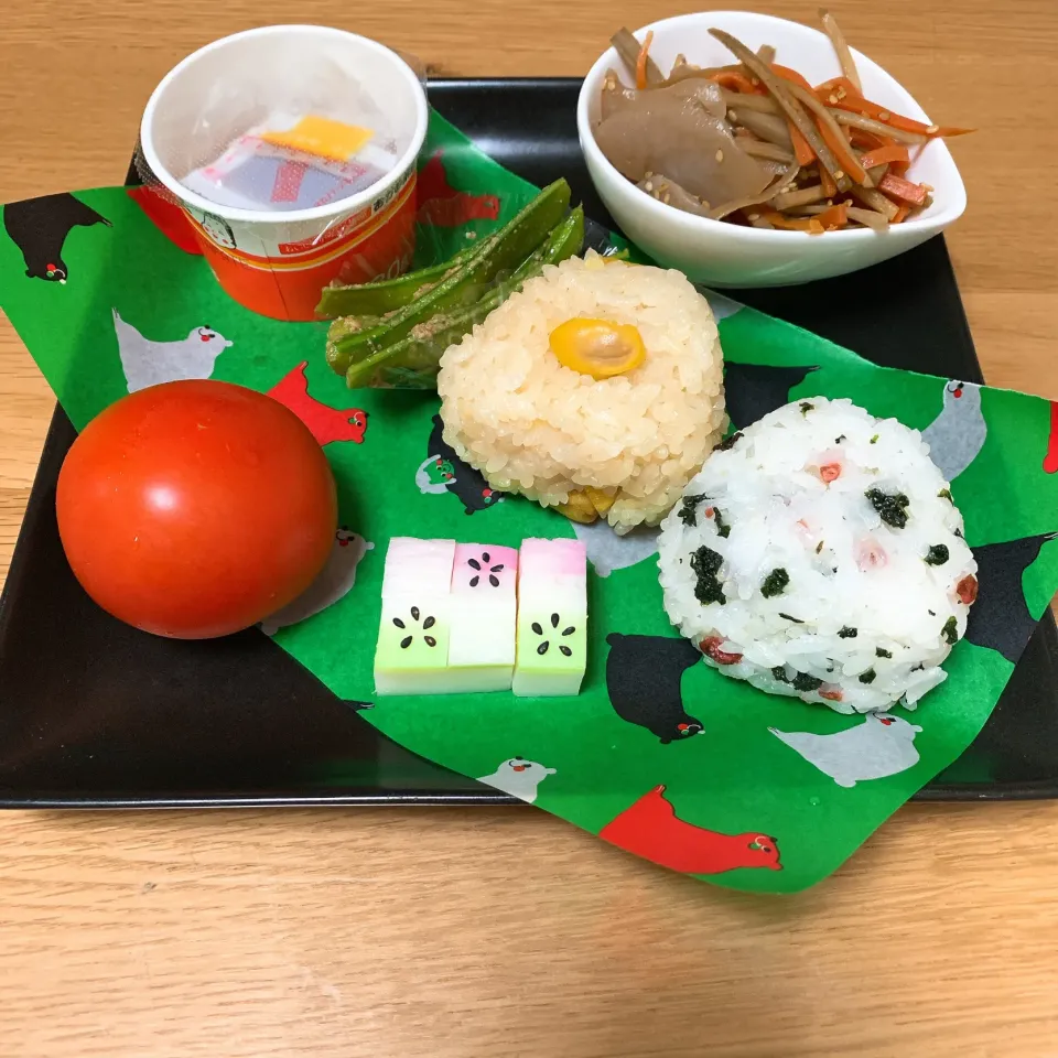 Snapdishの料理写真:おにぎり2種類ワンプレート^ ^|ヤマネコさん