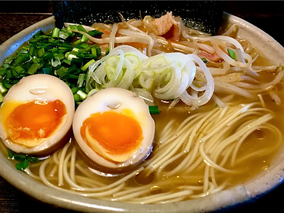 Snapdishの料理写真:ニラもやしラーメン(ニンニク入)|mottomoさん