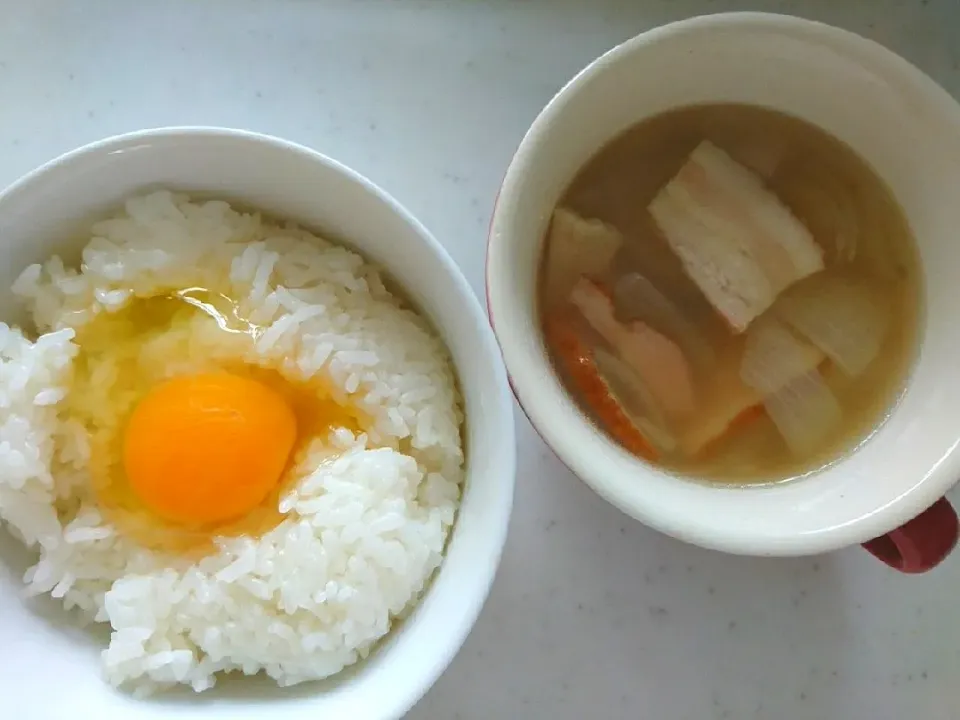 たまごかけご飯とコンソメスープ|kadaoさん