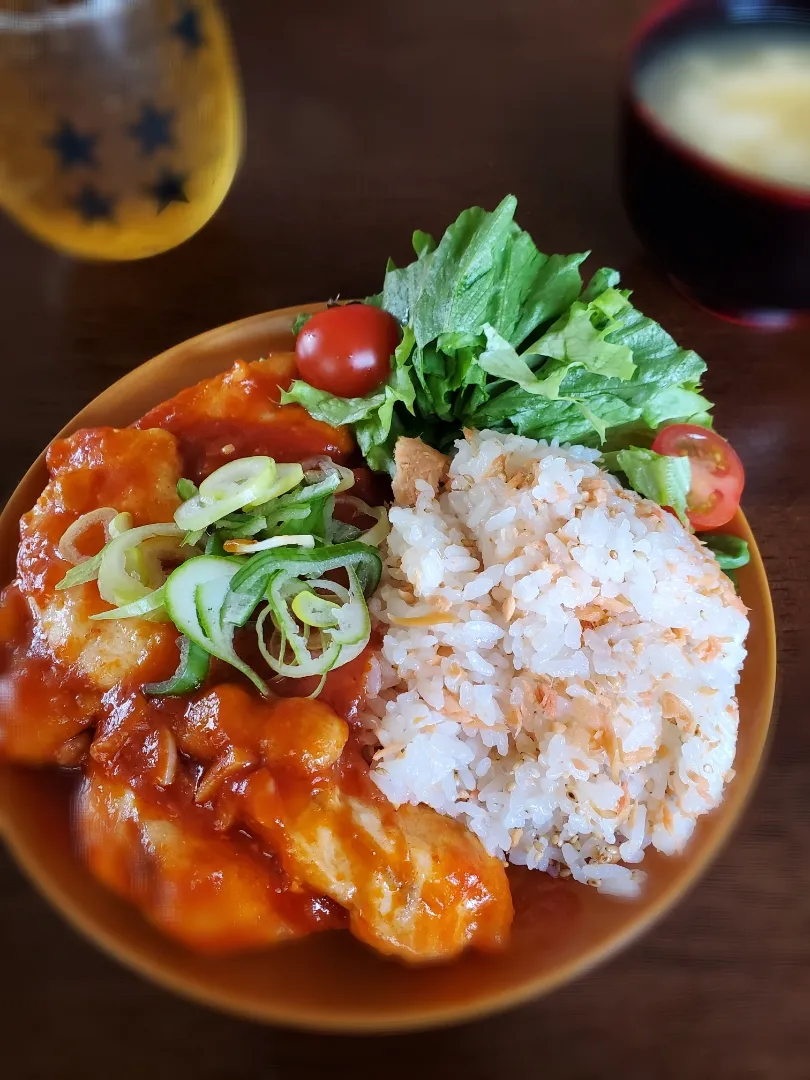 Snapdishの料理写真:お昼ゴハン☺鶏むね肉のチリソース✨|ナッツさん