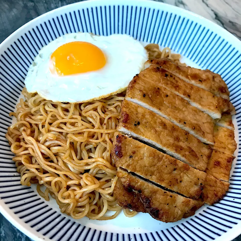 Instant noodle with pork chop|Yvonne C.さん