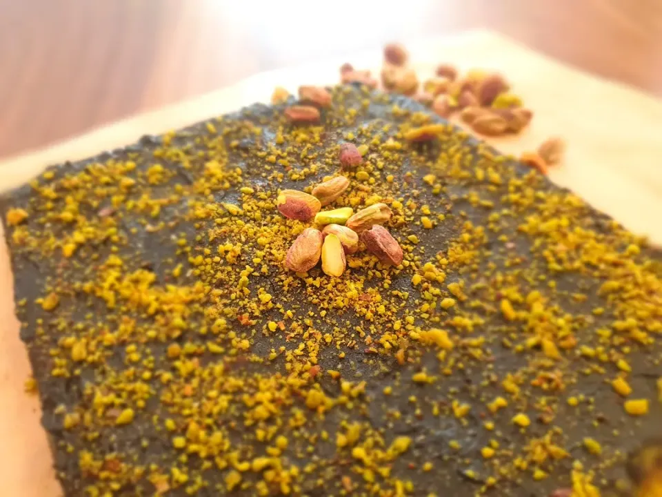 Raw brownies with pistachios|Eveさん