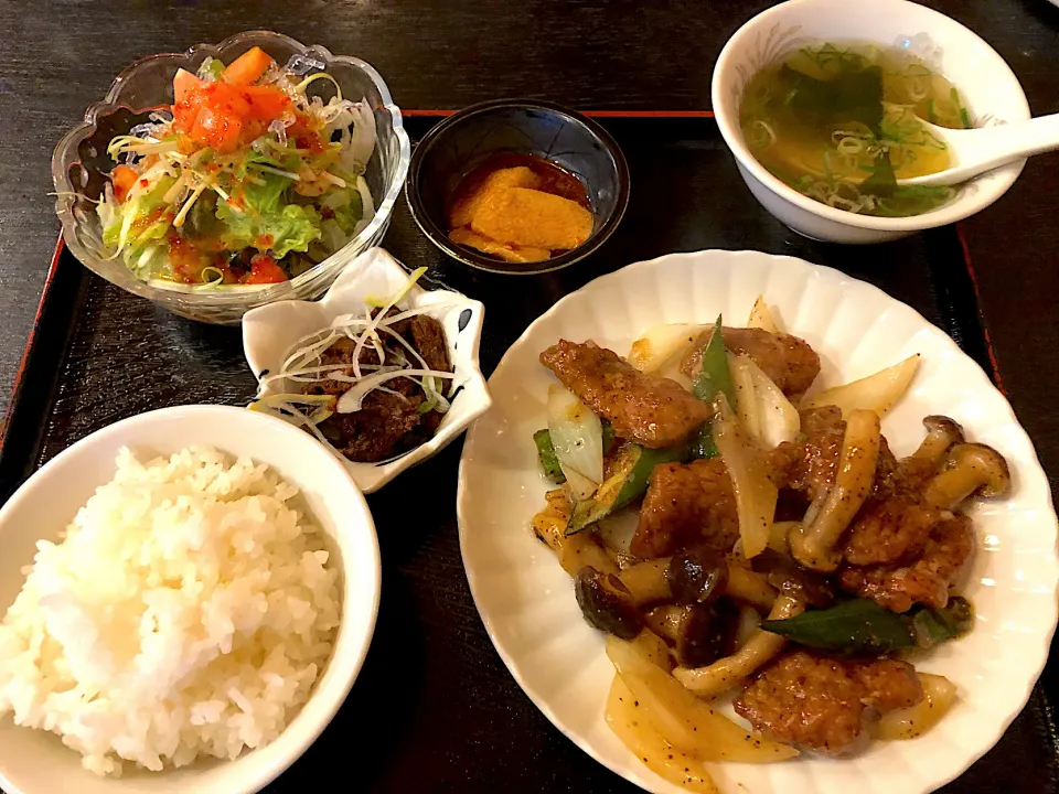 牛肉の黒胡椒炒め定食🐮|buhizouさん