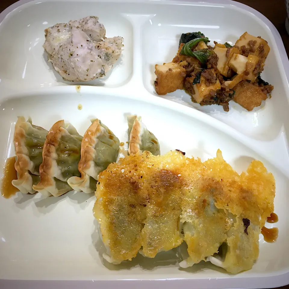 夜ごはん　シソ餃子、麻婆豆腐、鶏むねハーブ焼き|Katyさん