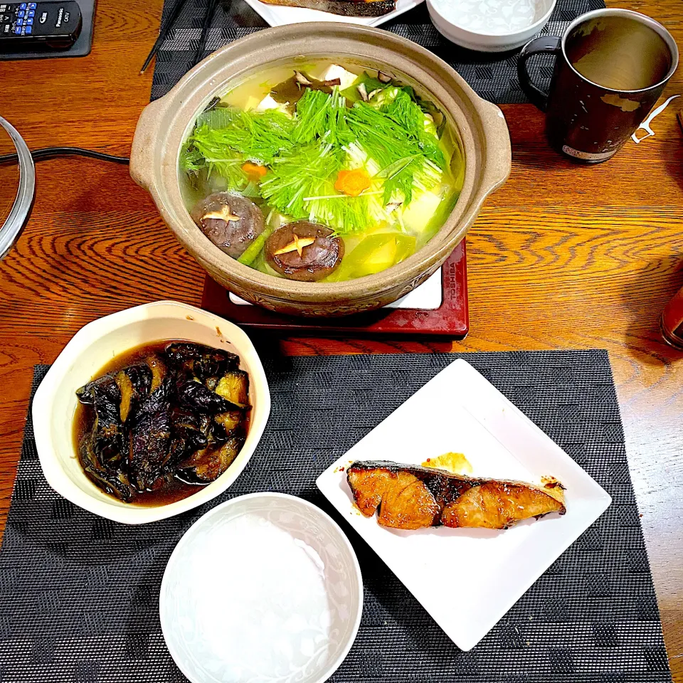 ブリ照り焼き、湯豆腐、茄子のおかか煮、|yakinasuさん