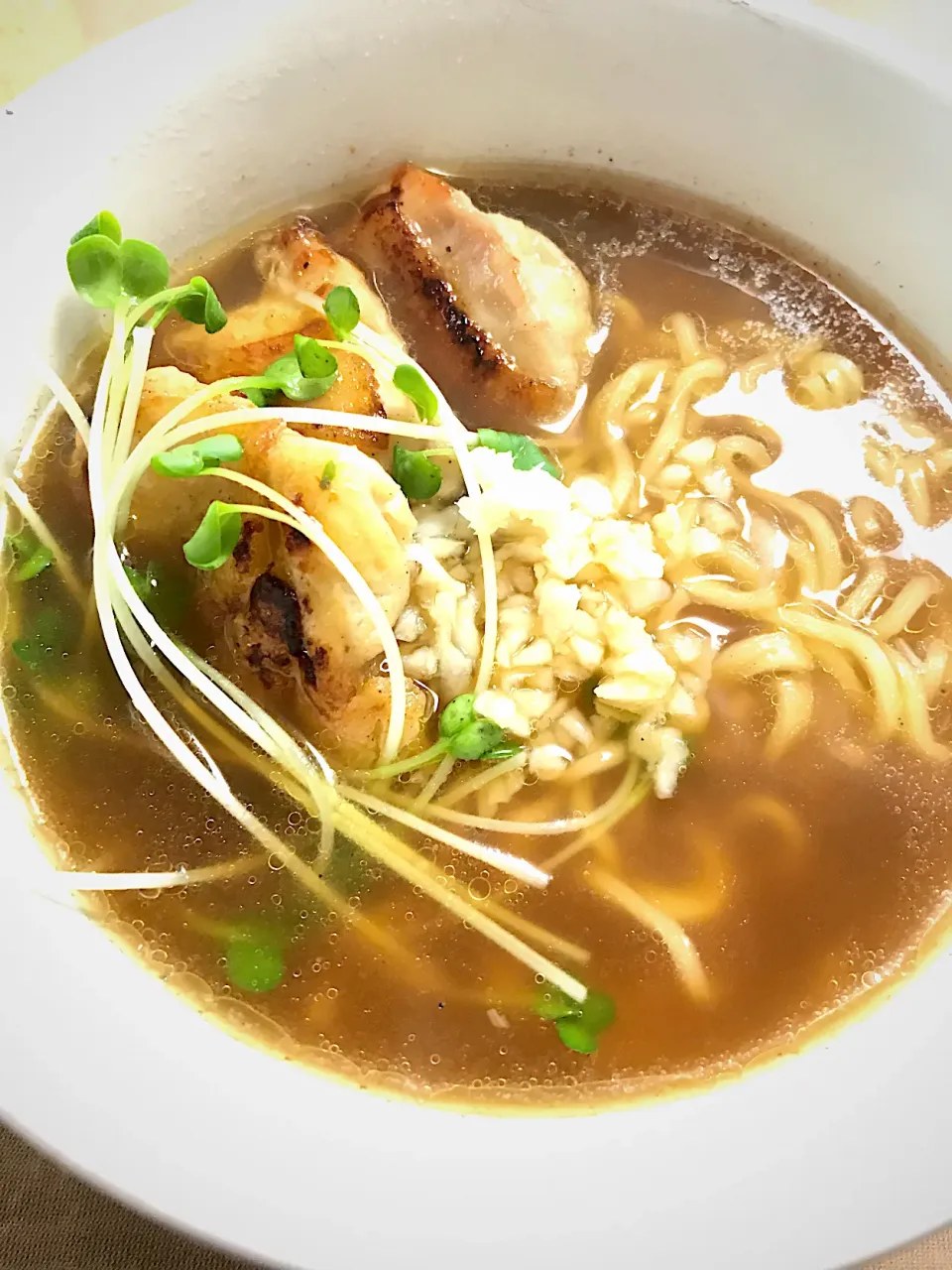 袋麺にひと手間　鶏もも醤油ラーメン|カピバラおやじさん