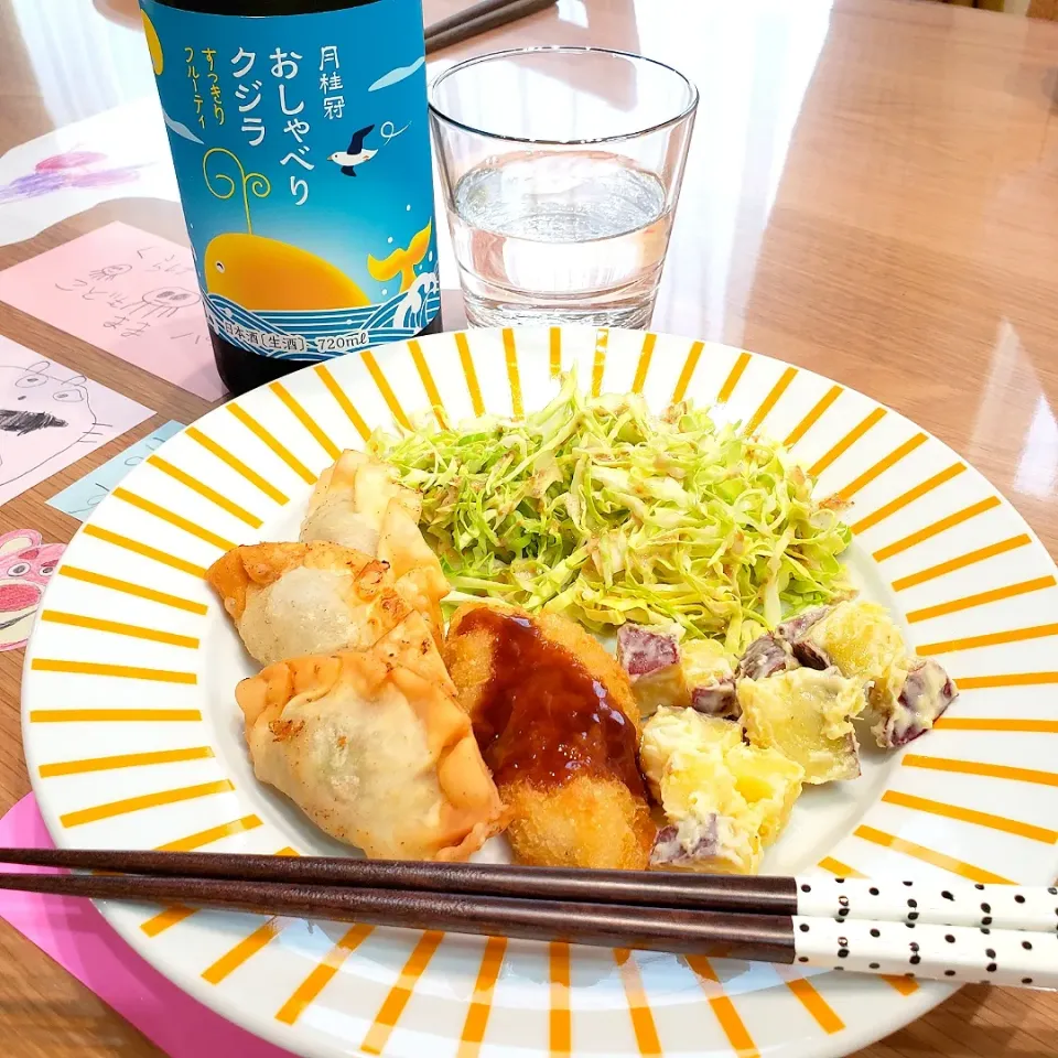 Snapdishの料理写真:白身魚のフライと揚げ餃子😆カリカリ💓パリパリ💓|kayoko.wさん