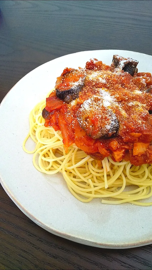 茄子とツナとベーコンのトマトパスタ🍝|じょうさん