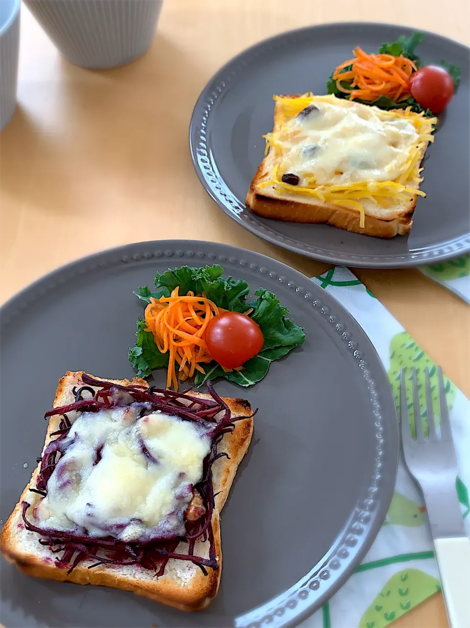 カラフルキャロットラペのミニチーズトースト|ゆーこどんさん