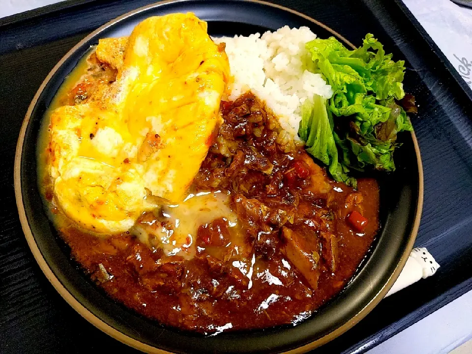 鯖缶カレーとアイラップオムレツ【お家で過ごそう】|ふわふわおもちさん