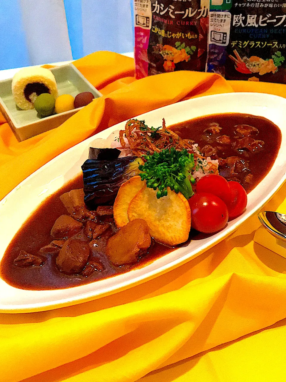 丸大食品スパイスカフェ欧風ビーフカレー＆カシミールカレー食べ比べプレート🍛野菜添え🥦🍅🍆🍠🧅|サミカさん