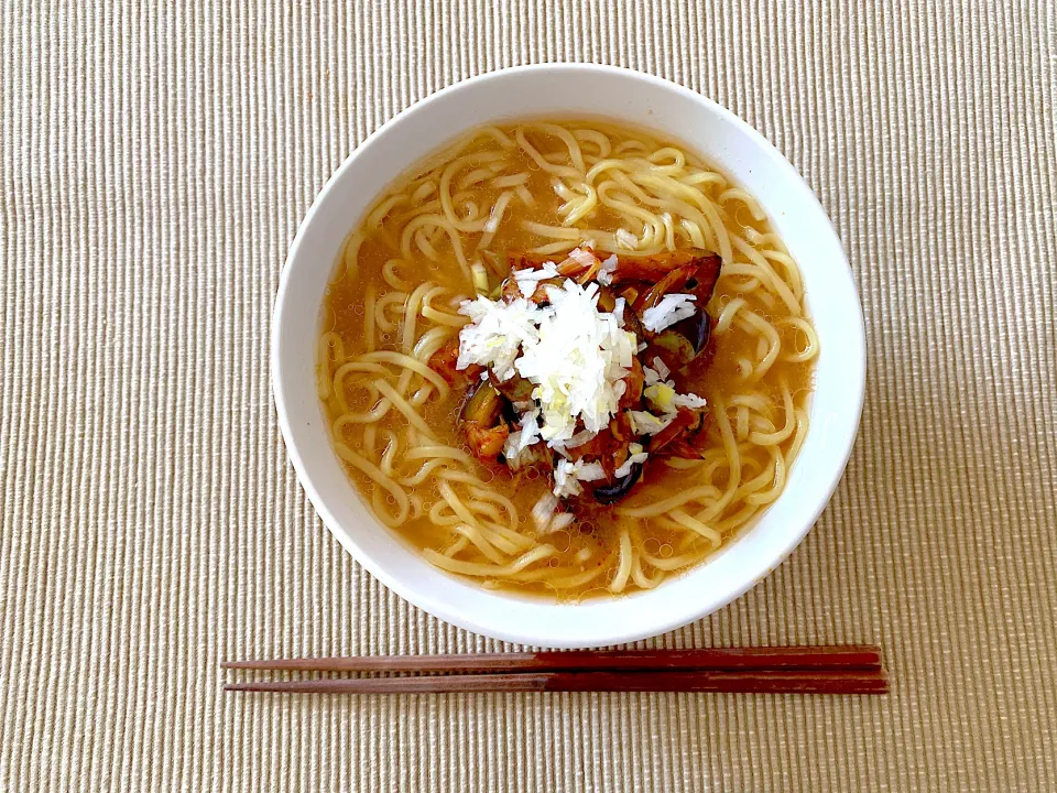 Snapdishの料理写真:茄子ネギ四川風炒め　ラーメン　いただきます♪|HappyLife365さん