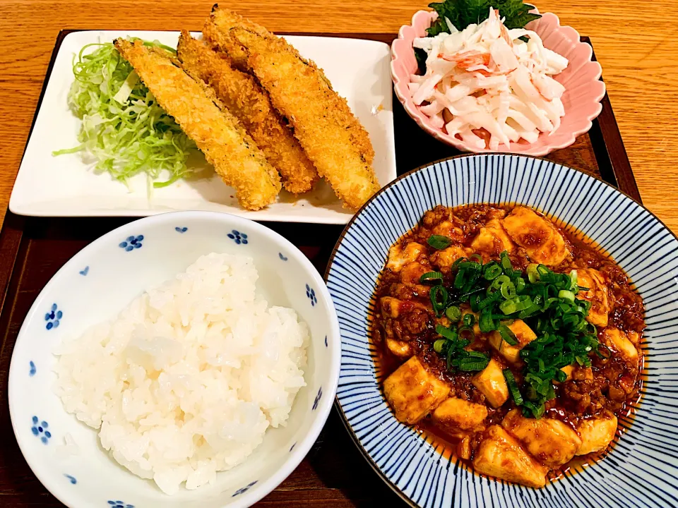 我が家の晩ごはん🍚麻婆豆腐、茄子のカレーパン粉フライ、大根サラダ|いちごさん