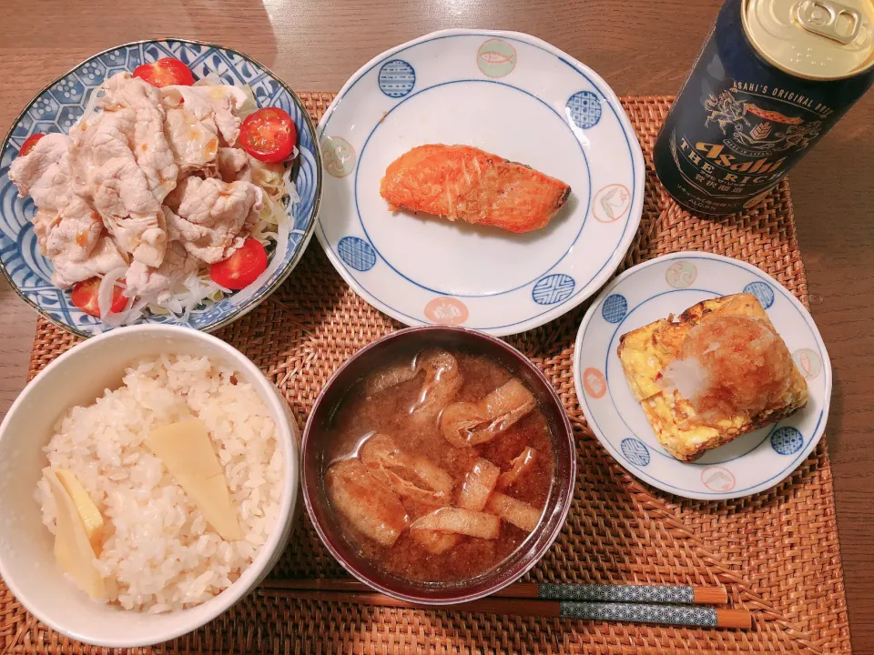 今年初のたけのこご飯、冷しゃぶサラダ、鮭の塩焼き、卵焼き、味噌汁|taka-chanさん