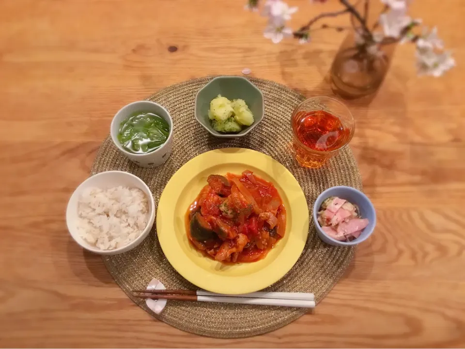 チキンのトマト煮込み🍅💕
siroca圧力鍋で簡単とろっとろです😍

こちらの圧力鍋にはいつもお世話になりっぱなし、、(*´；ェ；｀*)笑|おーやんさん