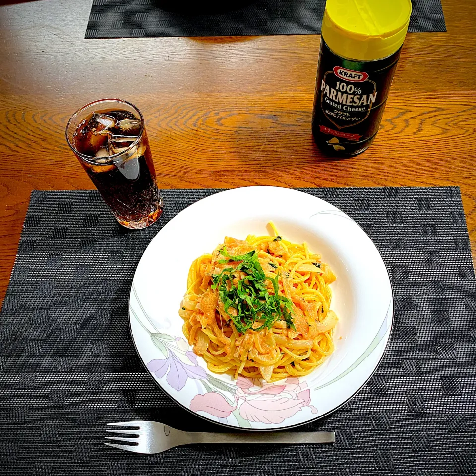 Snapdishの料理写真:明太子マヨパスタ、コーラ|yakinasuさん