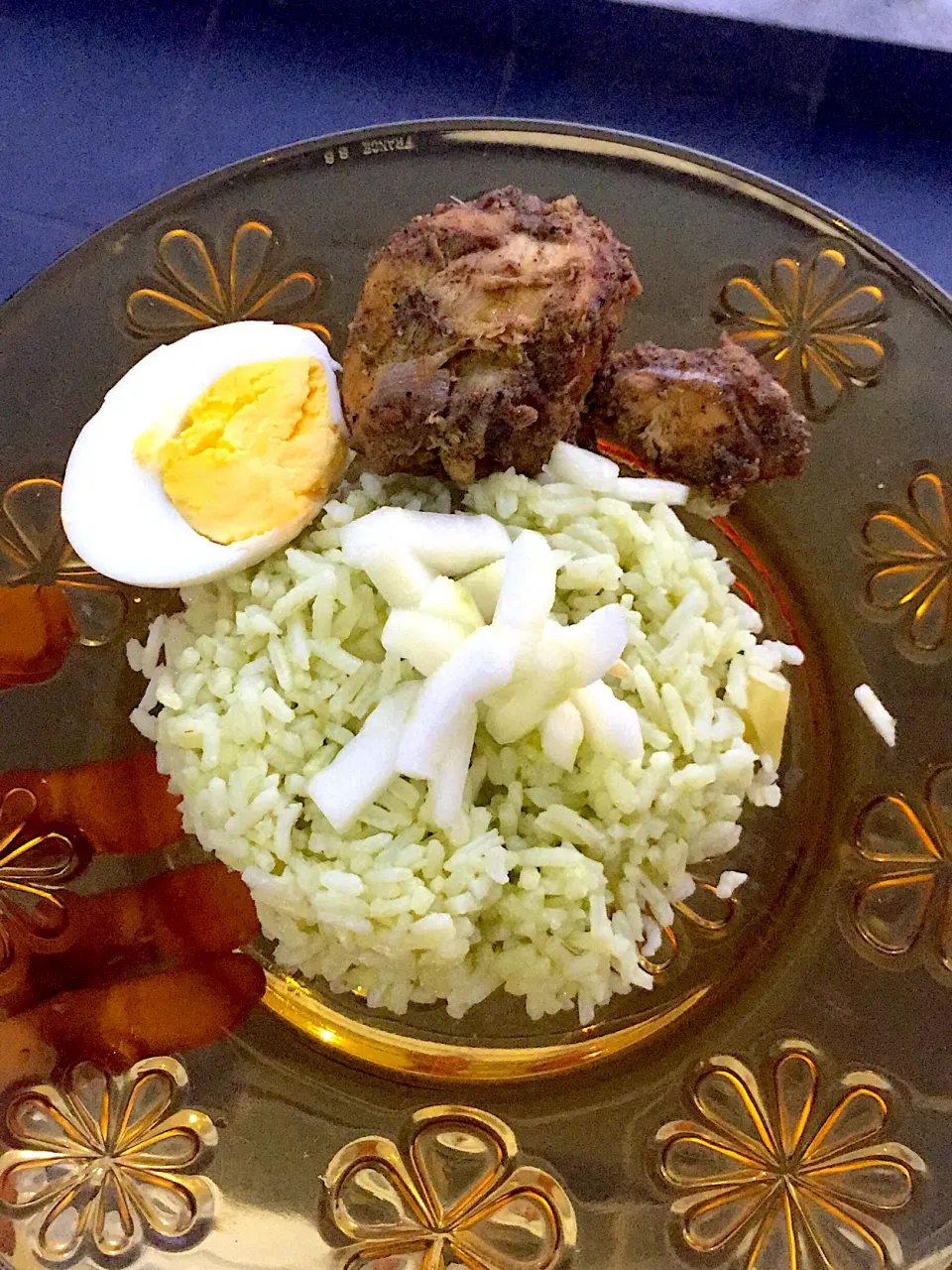 Snapdishの料理写真:Nasi lemak pandan with black pepper chicken and boiled egg|guroshanaさん