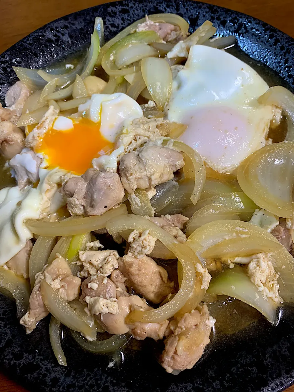 親子丼の具です。卵を混ぜないで目玉焼き風に|レモンさん