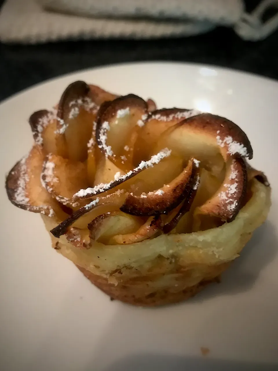 Apple Puff Pastry Roses with a Orange Pastry Cream|Christine pavelkaさん