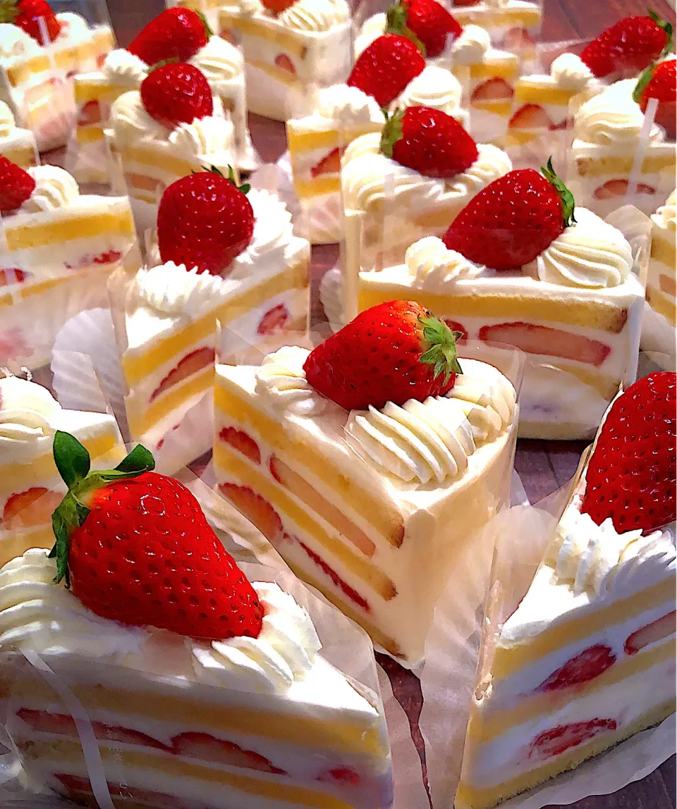 いちご🍓のショートケーキ🍰20個‼️生徒の子供達に🎁遅くなったけどホワイトデーのお返しその1|AXさん