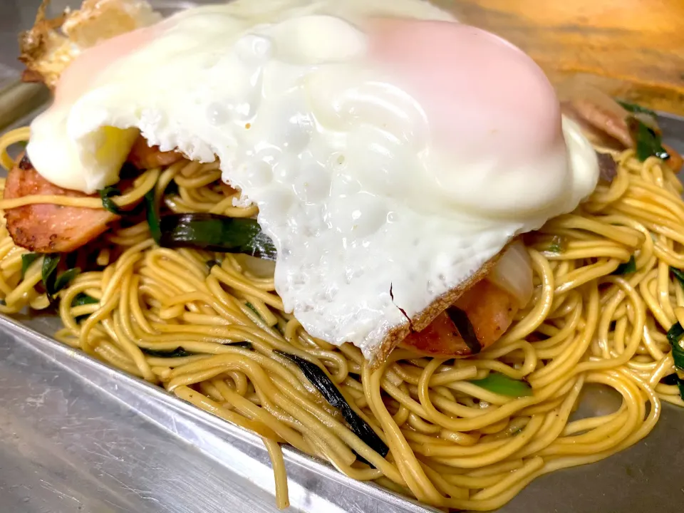 うちの焼きラーメン　目玉焼きトッピング|さくたろうさん