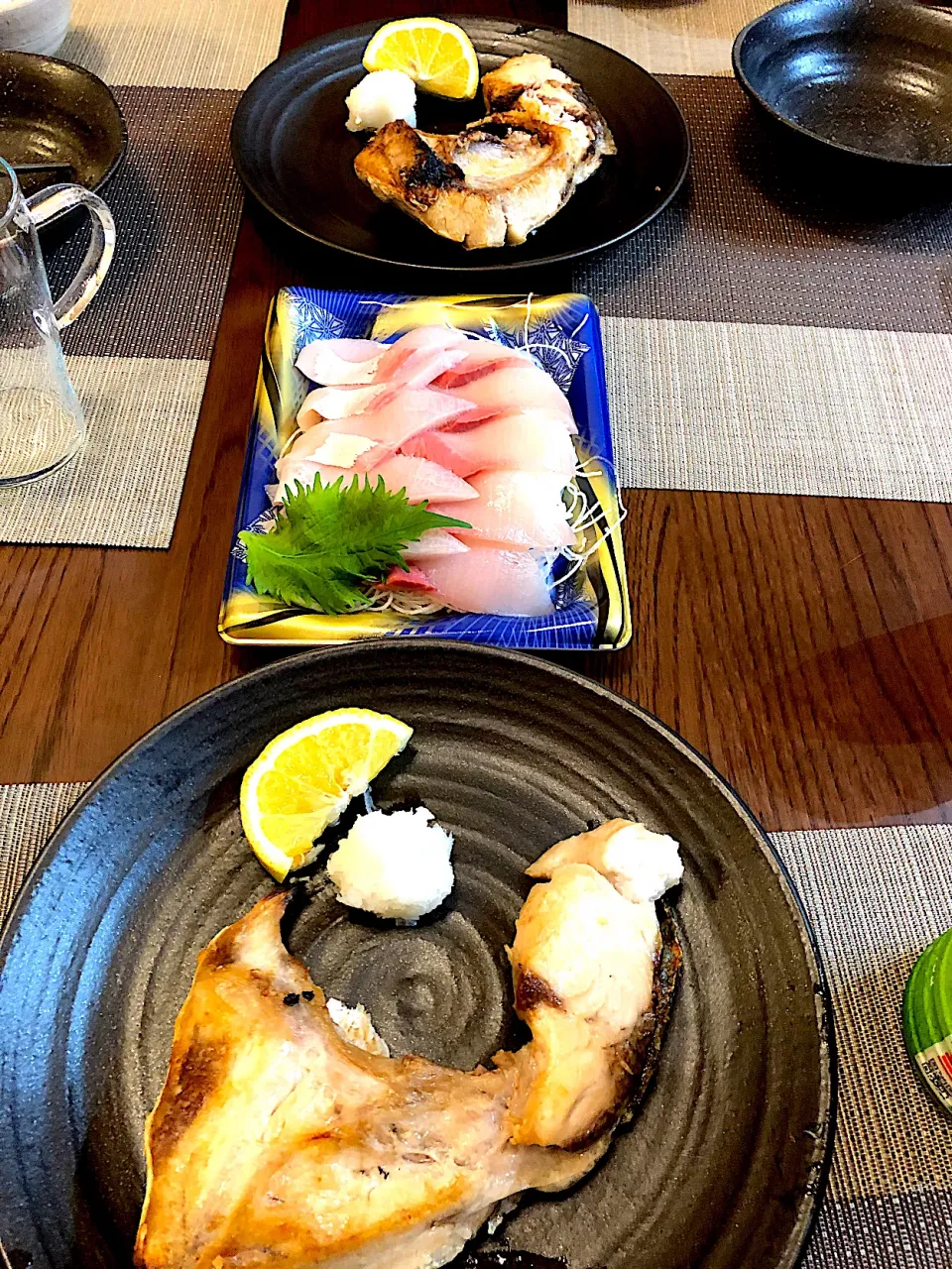 昨日のお酒のお供🍶ブリカマ焼き、ブリ刺し|笙　みかんさん