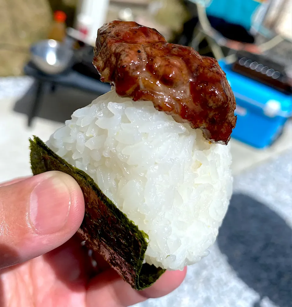 自宅前でお花見BBQ。おにぎりに焼き肉トッピング。|Kouji  Kobayashiさん