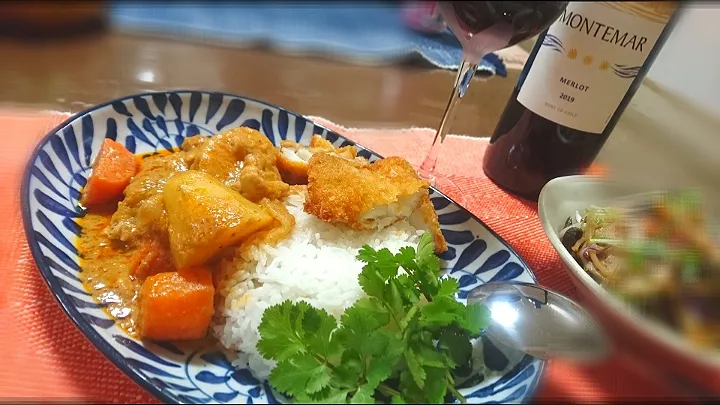 めるちゃんの白身魚フライのせ
グリーンカレー  から

  マサマンカレー🇹🇭
   白身魚フライのせ❇️|びせんさん