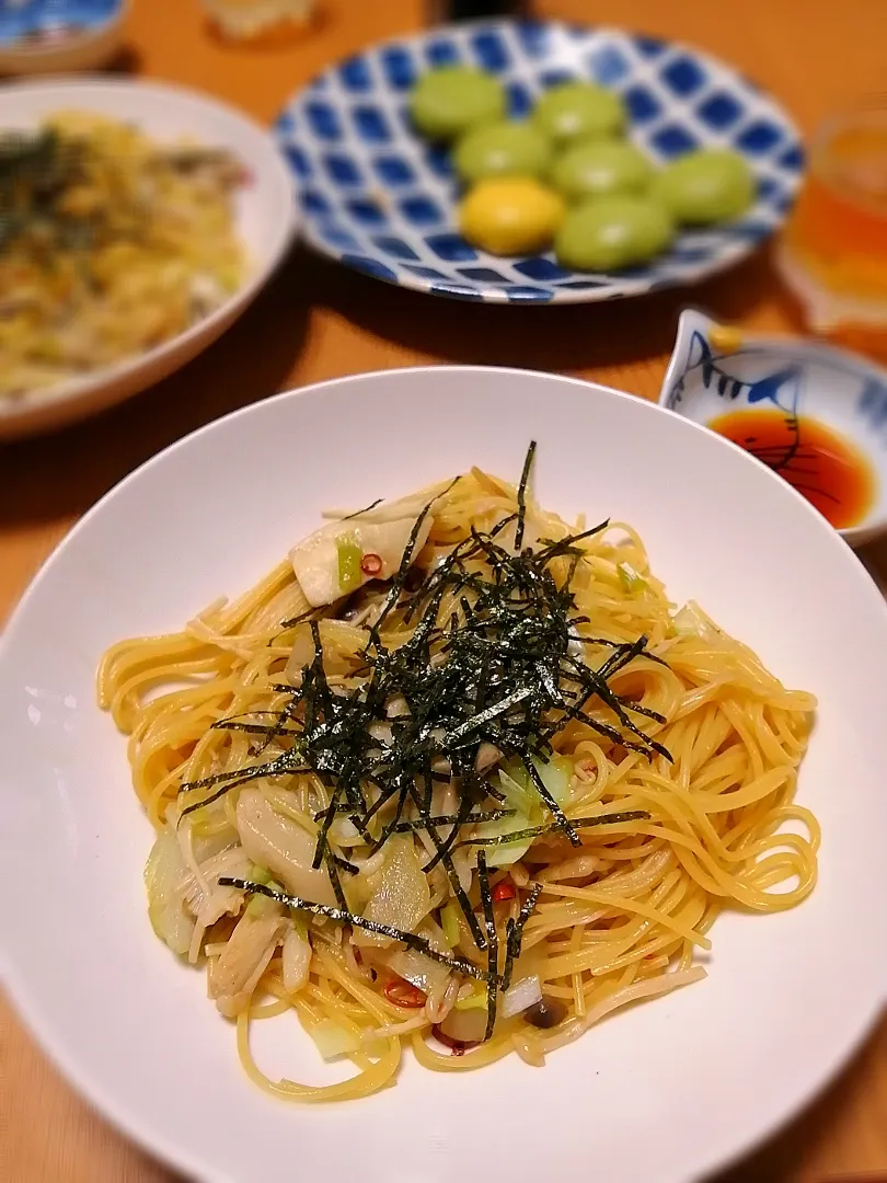 Snapdishの料理写真:和風きのこパスタ  ほうれん草餃子|いちみさん