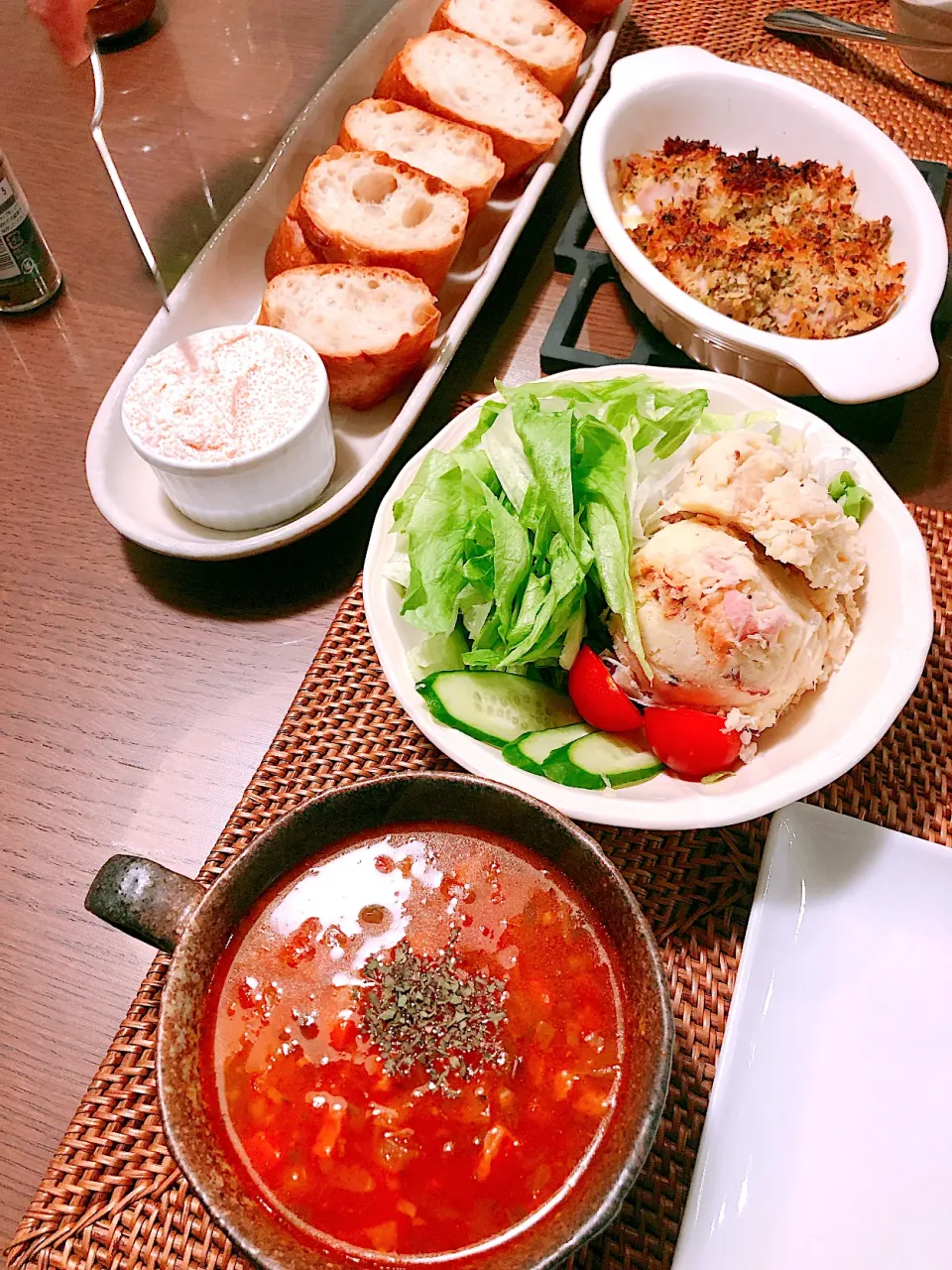 Snapdishの料理写真:ポテサラ、ミネストローネ、鶏モモ肉の香葉パン粉焼き、明太子ディップ|taka-chanさん