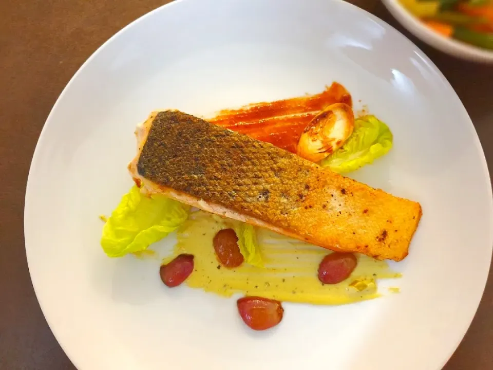 Sous-vide Salmon, deglazed grapes, honey glazed fried rice cake with Jalapenos mayo|Isaacさん