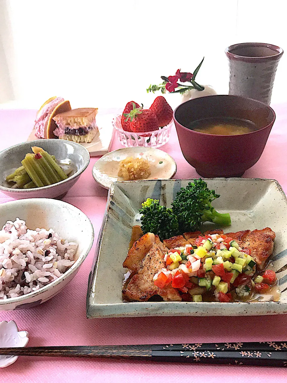 春の休日のお昼ごはん🍓|サミカさん