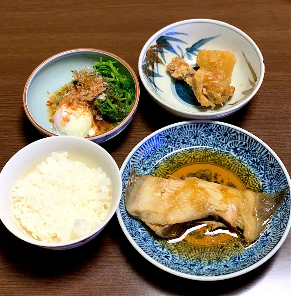 Snapdishの料理写真:赤かれいの煮物、大根と手羽元の味噌煮、すぐりなのおひたし|sakiさん