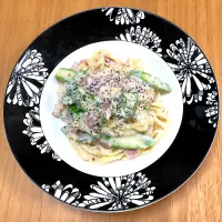 Snapdishの料理写真:アスパラとベーコンのクリームパスタ