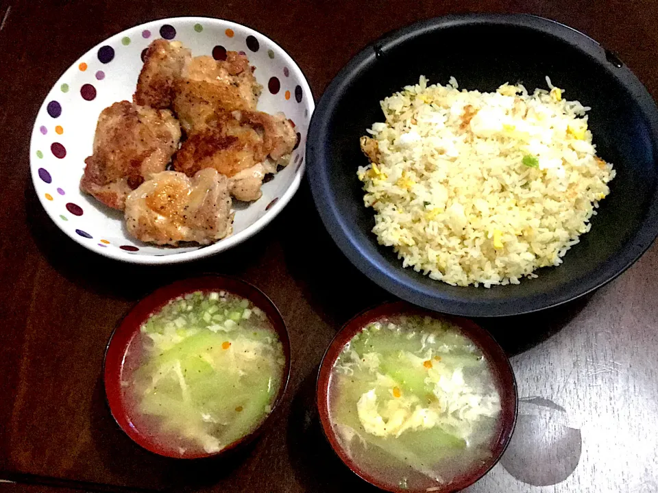 Snapdishの料理写真:Lemon pepper grilled chicken,friedrice and sayote soup|aiko takagiさん