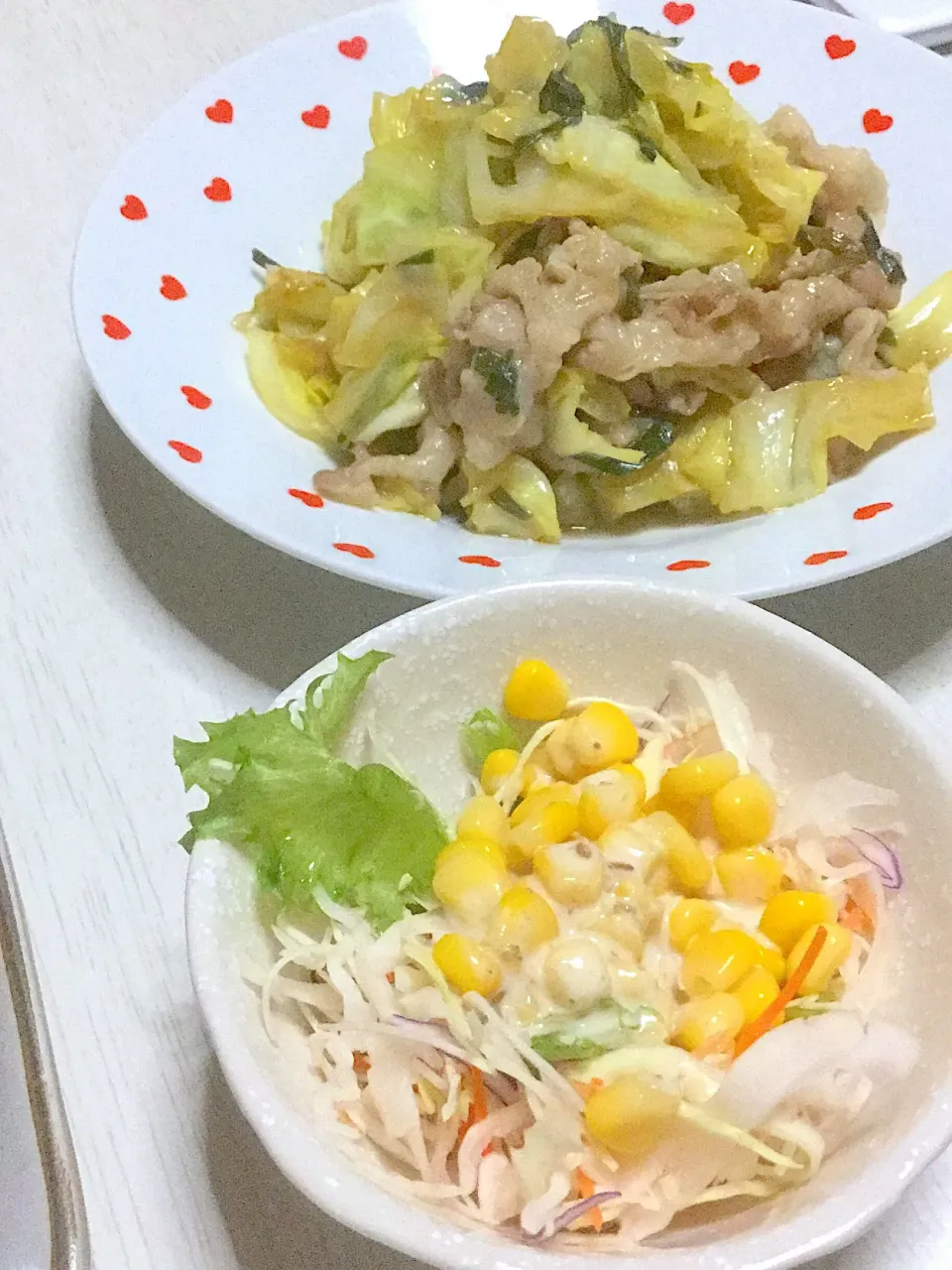 Snapdishの料理写真:回鍋肉風野菜炒め、野菜サラダ|Ayaさん