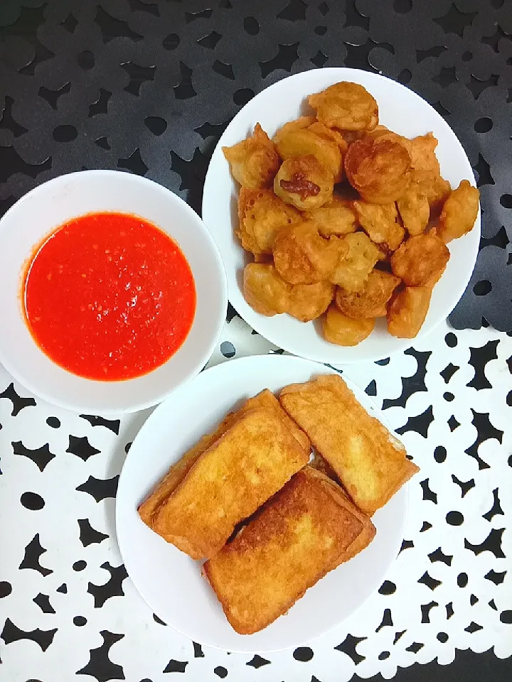 breakfast today
#cucur ikan bilis
#roti telor goreng
#sos home made|lizharisさん