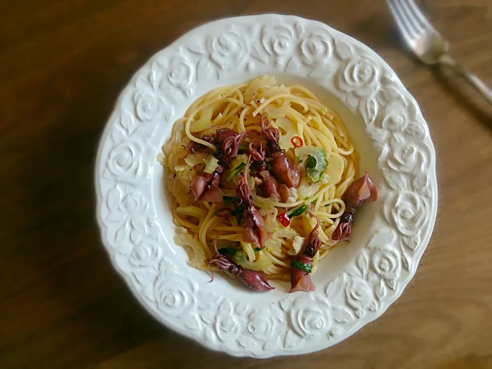 Snapdishの料理写真:ほたるいかとセロリのスパゲティ|古尾谷りかこさん