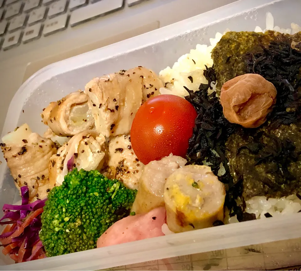 玉ねぎの肉巻きタッパー弁当|sudachiさん